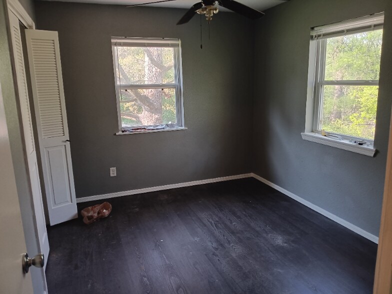 Building Photo - 1601 N Hills Blvd