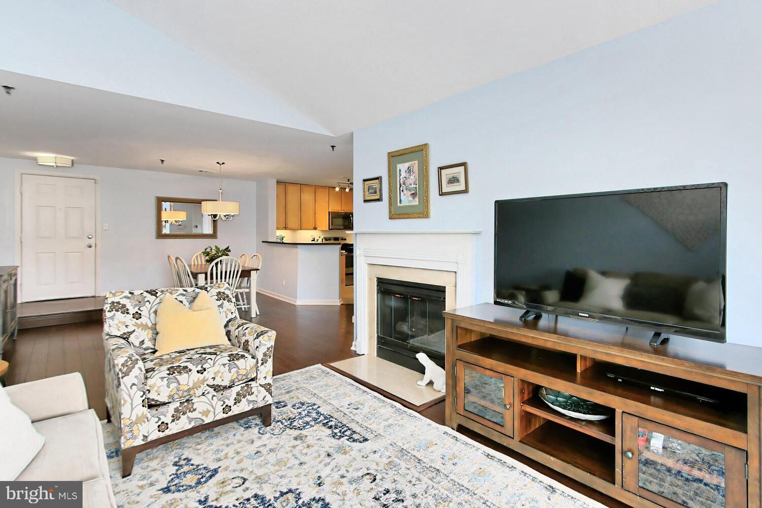 Building Photo - 1100 Quaker Hill Dr