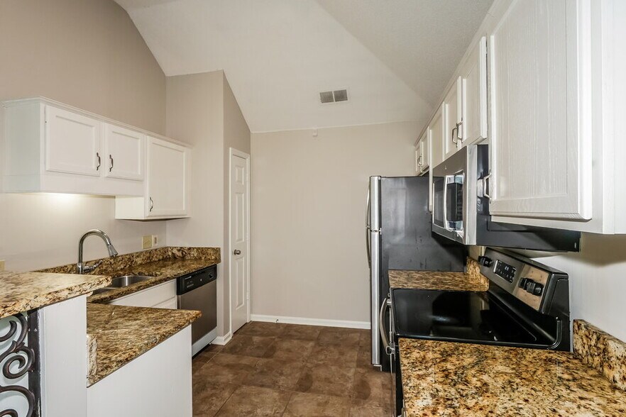 Building Photo - 3840 Clarion Dr
