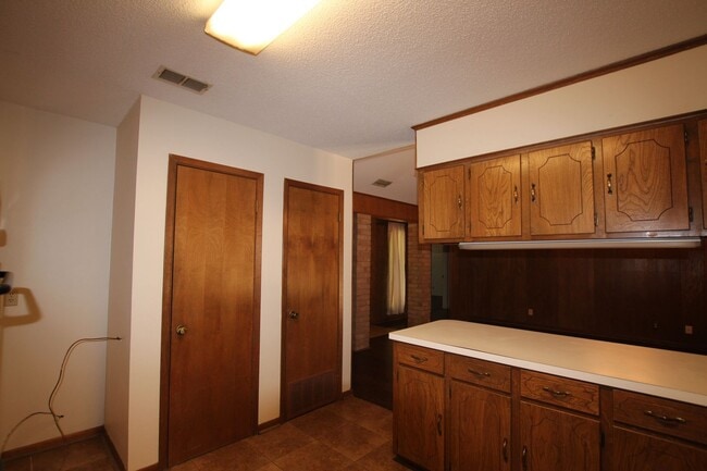 Building Photo - Beautiful 3 bedroom 2 bath home in the hea...