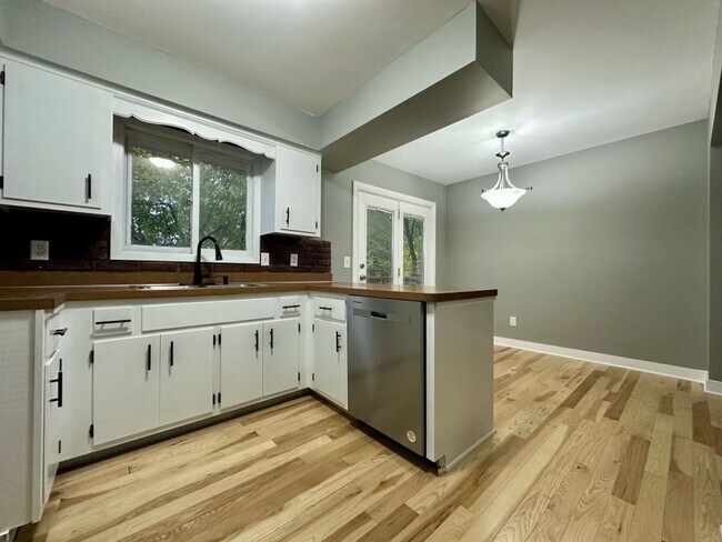 Building Photo - Gorgeous Single Family Home in Brooklyn Park!