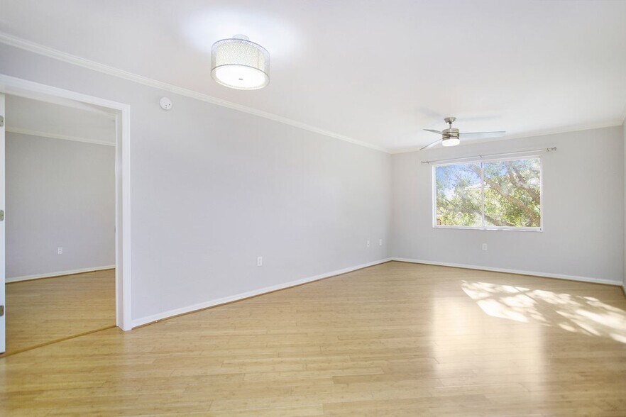 Building Photo - 8271 Key Royal Cir