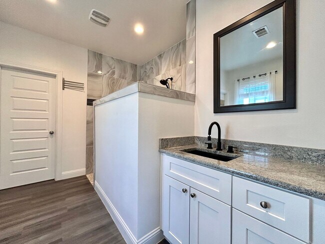 Building Photo - Modern Custom Home with Luxury Finishes & No Rear Neighbors!