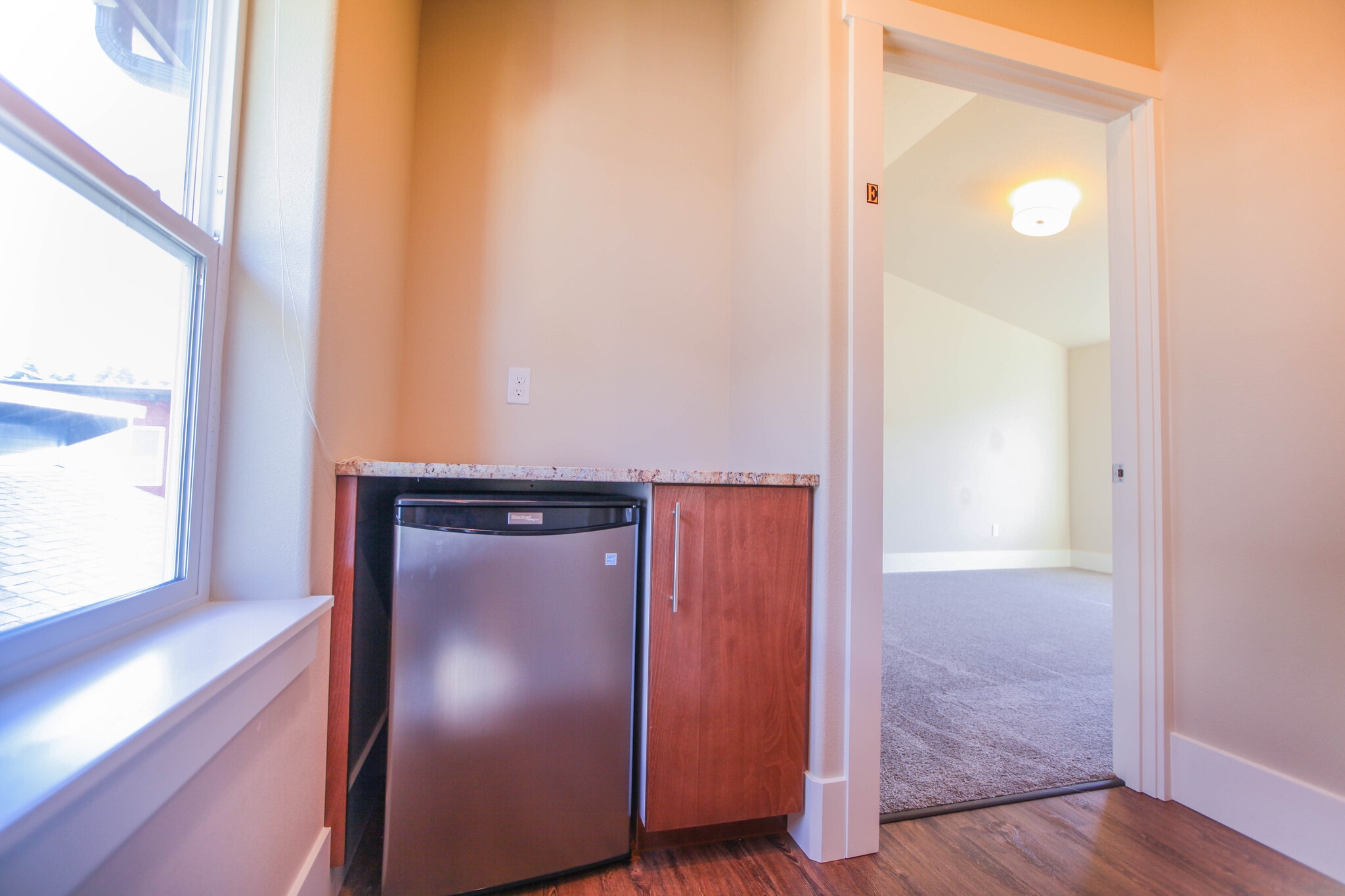 Building Photo - 910 Grove SW St