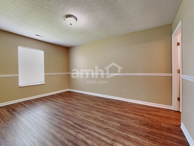 Building Photo - 2524 Cinema Dr