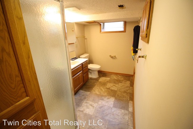 Building Photo - 3 br, 2 bath House - 535 E Minnehaha Parkway
