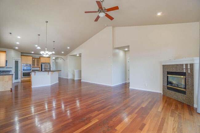 Building Photo - BEAUTIFUL VIEWS of MT. HOOD