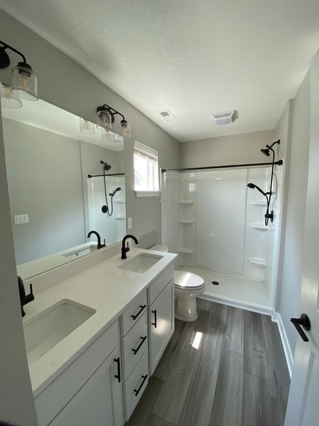 Building Photo - Newer build single family home!