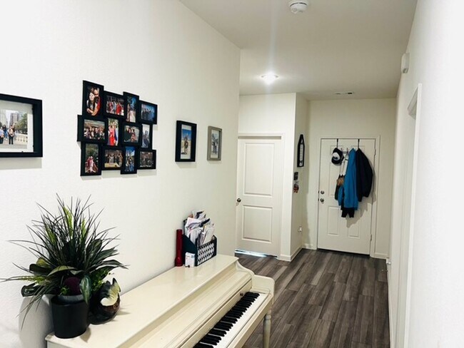 Building Photo - Spacious Open-Concept Home Next to Gated D...