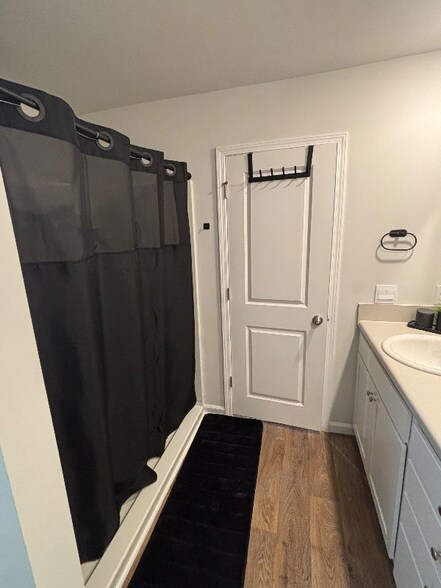 Building Photo - 125 E Sunrise Ln