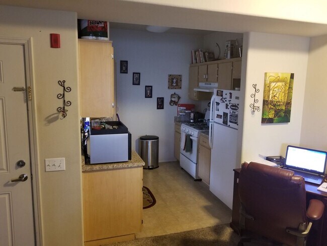 Building Photo - Seabreeze Apartment Homes - www.seabreezeapartmentslompoc.com