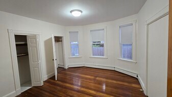 Building Photo - 40 Brackett St