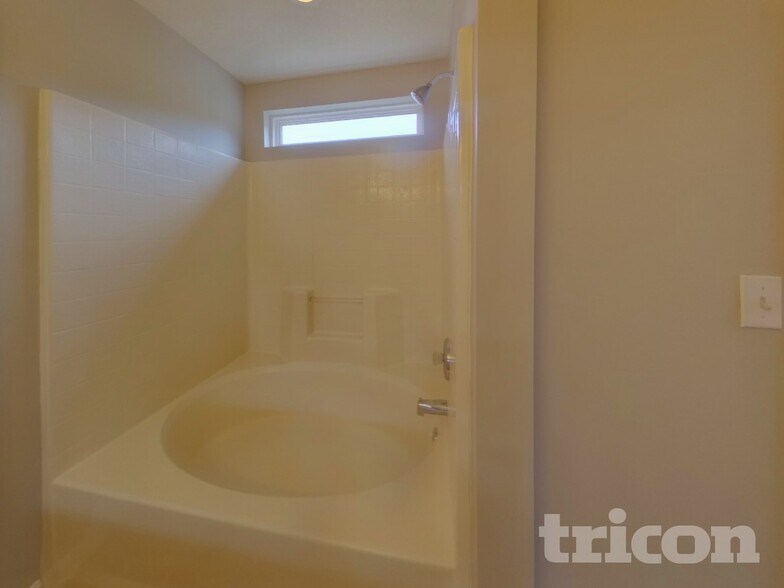 Building Photo - 12724 Deaton Hill Dr