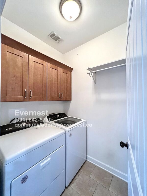 Building Photo - 8919 Kathryn Grace Dr