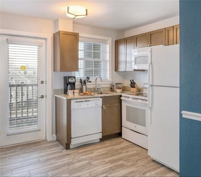 Building Photo - 405 Thames St