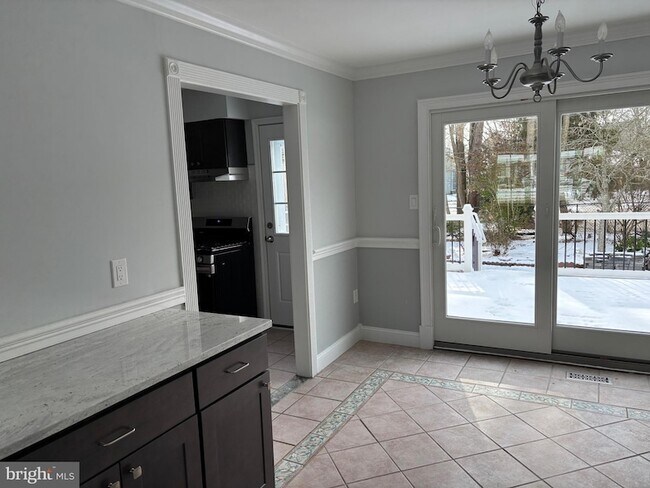 Building Photo - 148B Bayshore Dr