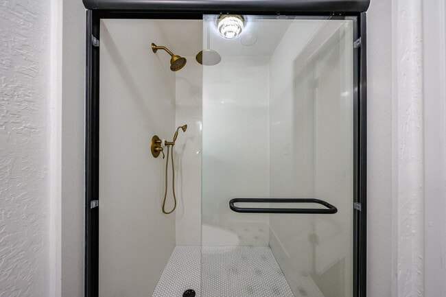 Building Photo - 2816 N 33rd Pl