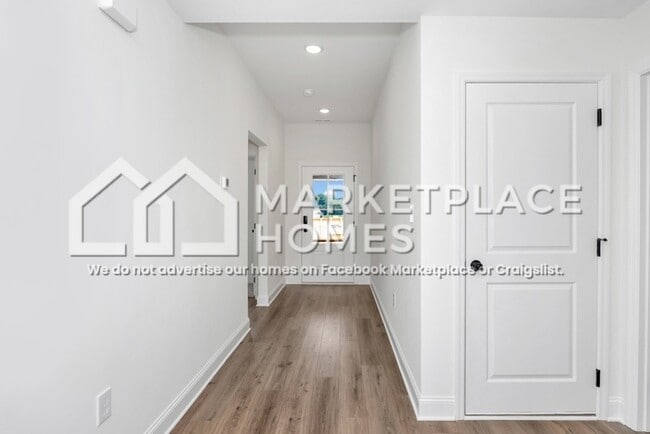 Building Photo - 133 Bella May Ln