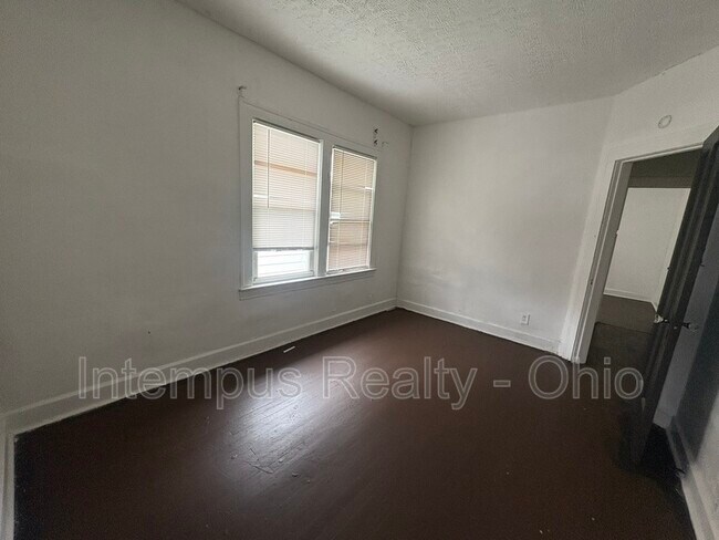 Building Photo - 12633 Edmonton Ave