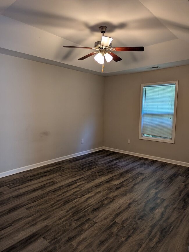 Building Photo - Nice Two Bedroom Duplex In A Great Location!
