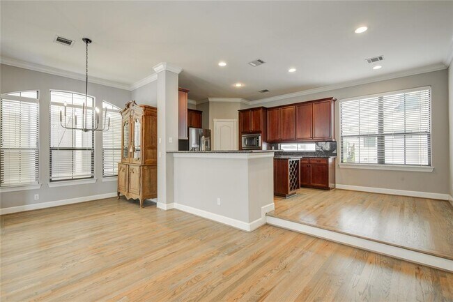 Building Photo - 5510 Blossom St