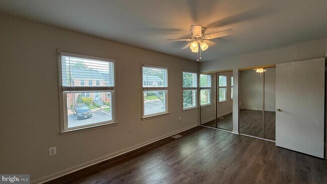 Building Photo - 2015 Mayflower Dr