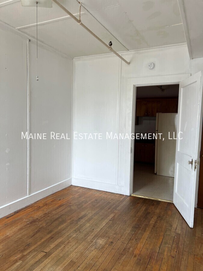 Building Photo - 569 Hammond St