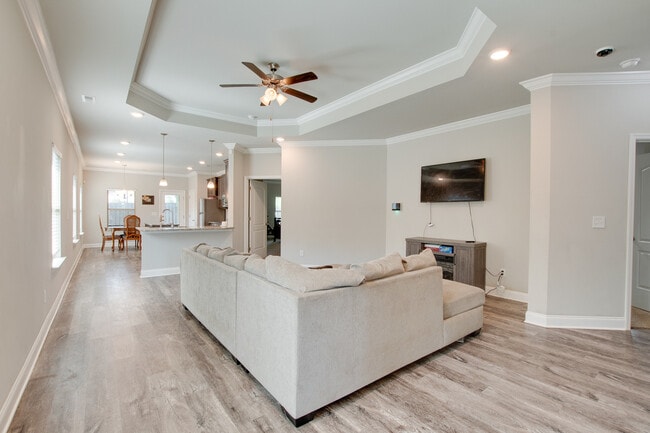 Building Photo - 150 Shrewsberry Dr