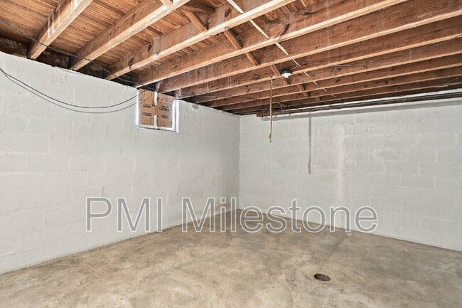 Building Photo - 423 E Washington St