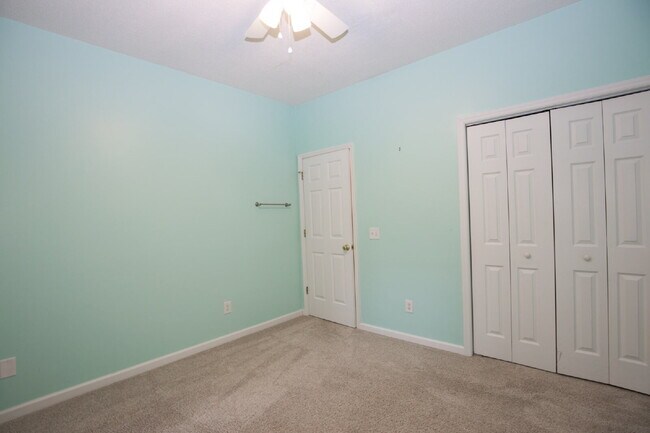 Building Photo - 380 Sullivan Dr