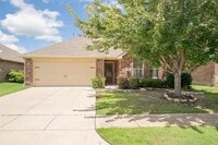 Building Photo - 312 Hawthorn Dr