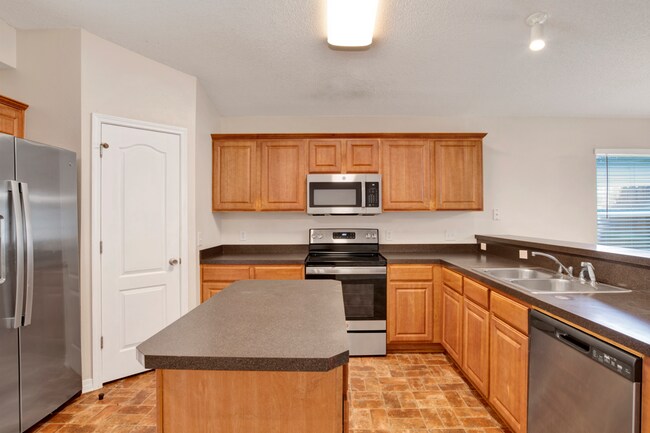 Building Photo - 3 bed 2 bath home off Olive Rd