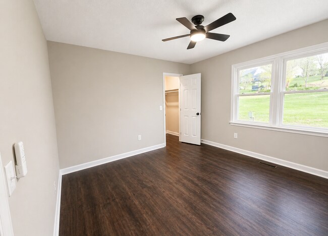 Building Photo - 2707 Little River Dr