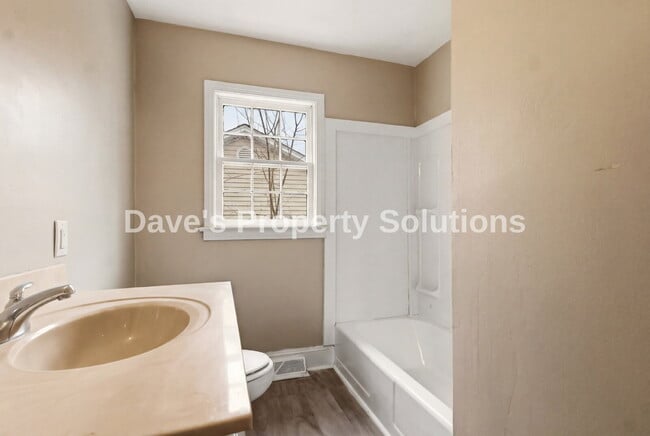 Building Photo - Beautifully updated and ready for its new tenants!