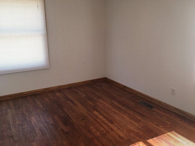 Building Photo - 1 Bedroom/ 1 Bath Apartment Kingsport, TN ...