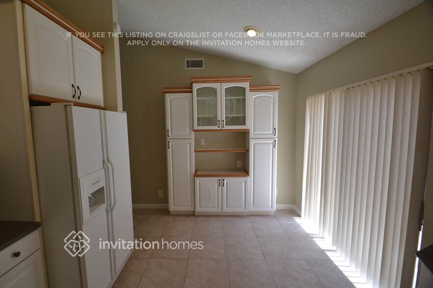 Building Photo - 2528 La Cristal Cir