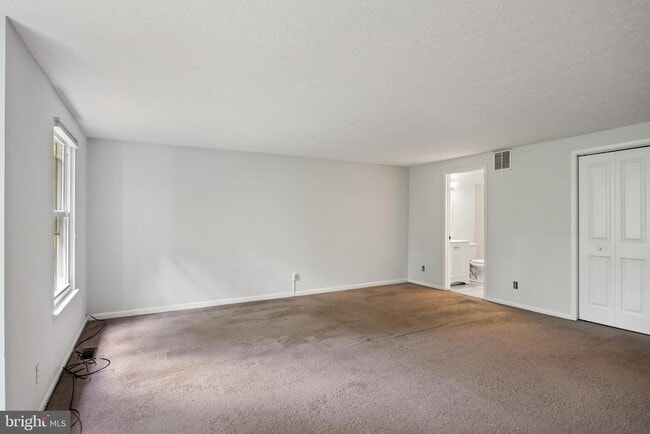 Building Photo - 2504 Greenwood Dr