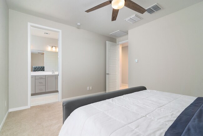 Master BR - 901 S Smith Rd