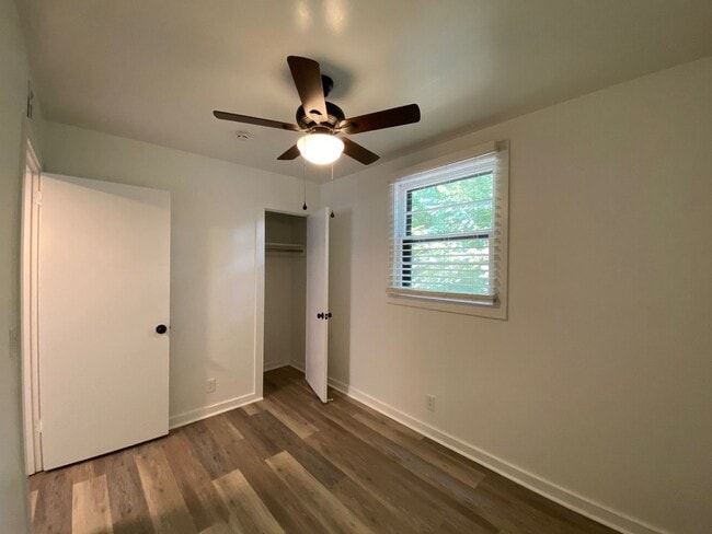Building Photo - 3/1 Brick Home in East Nashville Available...