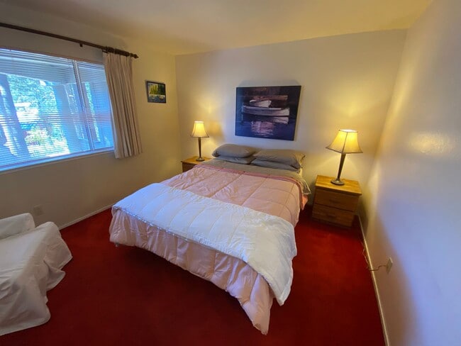 Building Photo - Donner Lake Condo Roommate Wanted