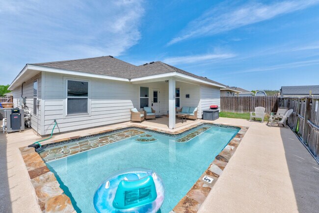 Building Photo - 3230 Creek Side Dr