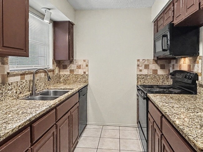 Building Photo - 12446 Starcrest Dr