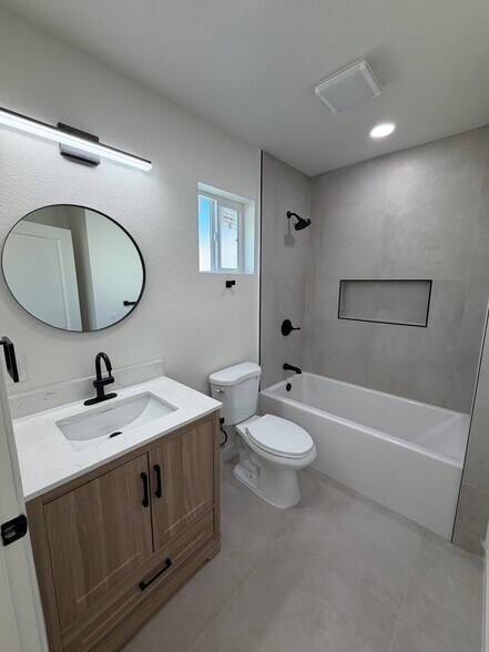 Building Photo - 4104 N Morada Ave