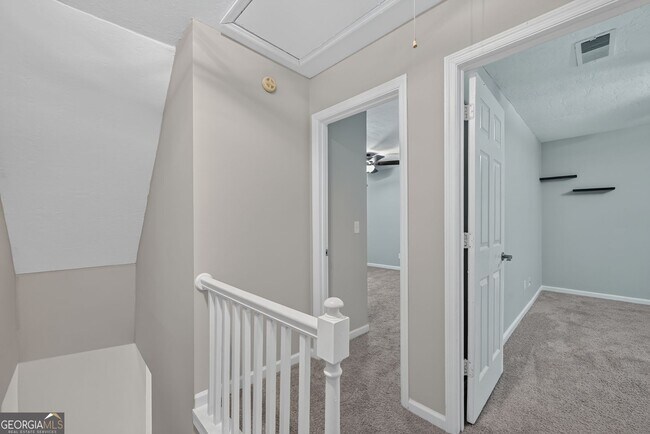 Building Photo - 226 High Creek Dr