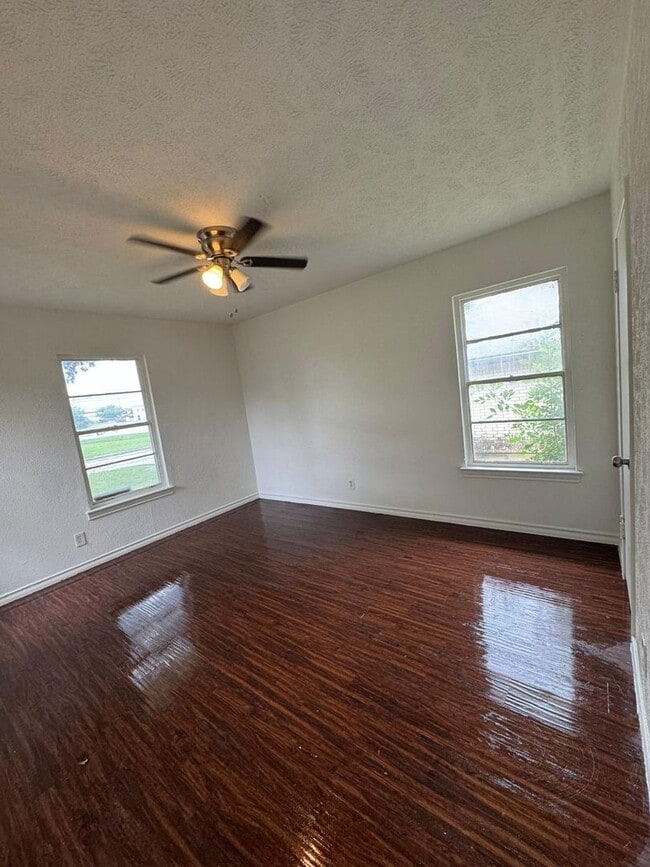 Primary Photo - 2309 Meadow Ln