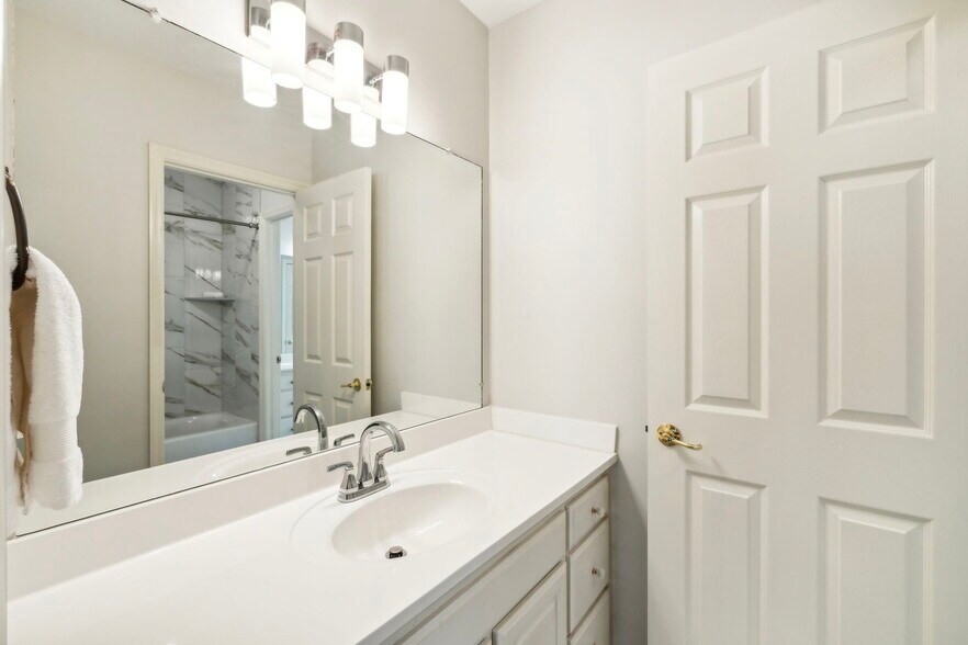 Building Photo - 1614 Brentwood Pointe
