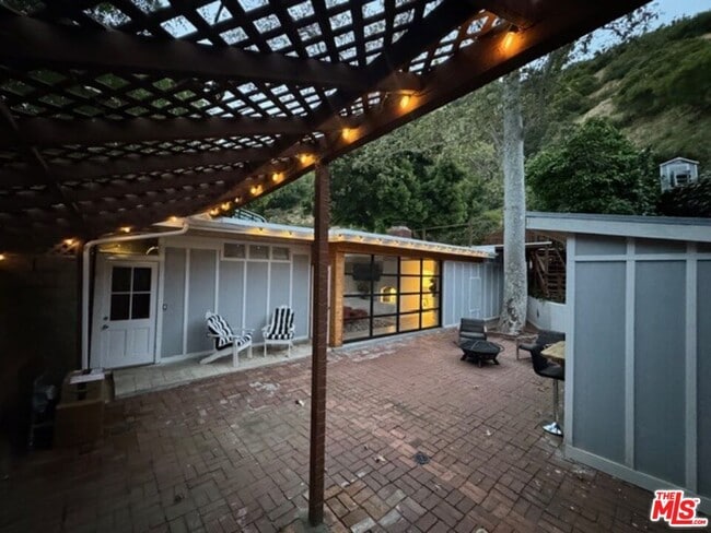 Building Photo - 1636 N Beverly Glen Blvd