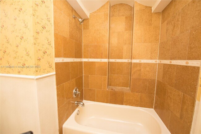 Building Photo - 731 SE 1st St