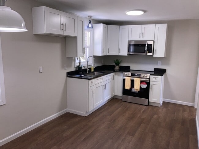 Building Photo - 5 Monaview St