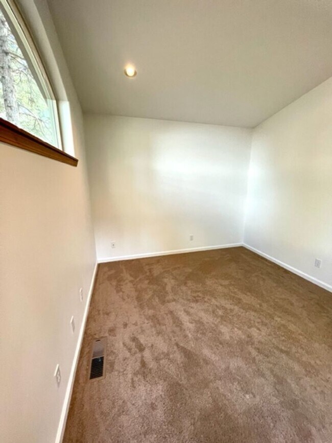 Building Photo - Fawn Run Duplex - 00000-FAWN-00